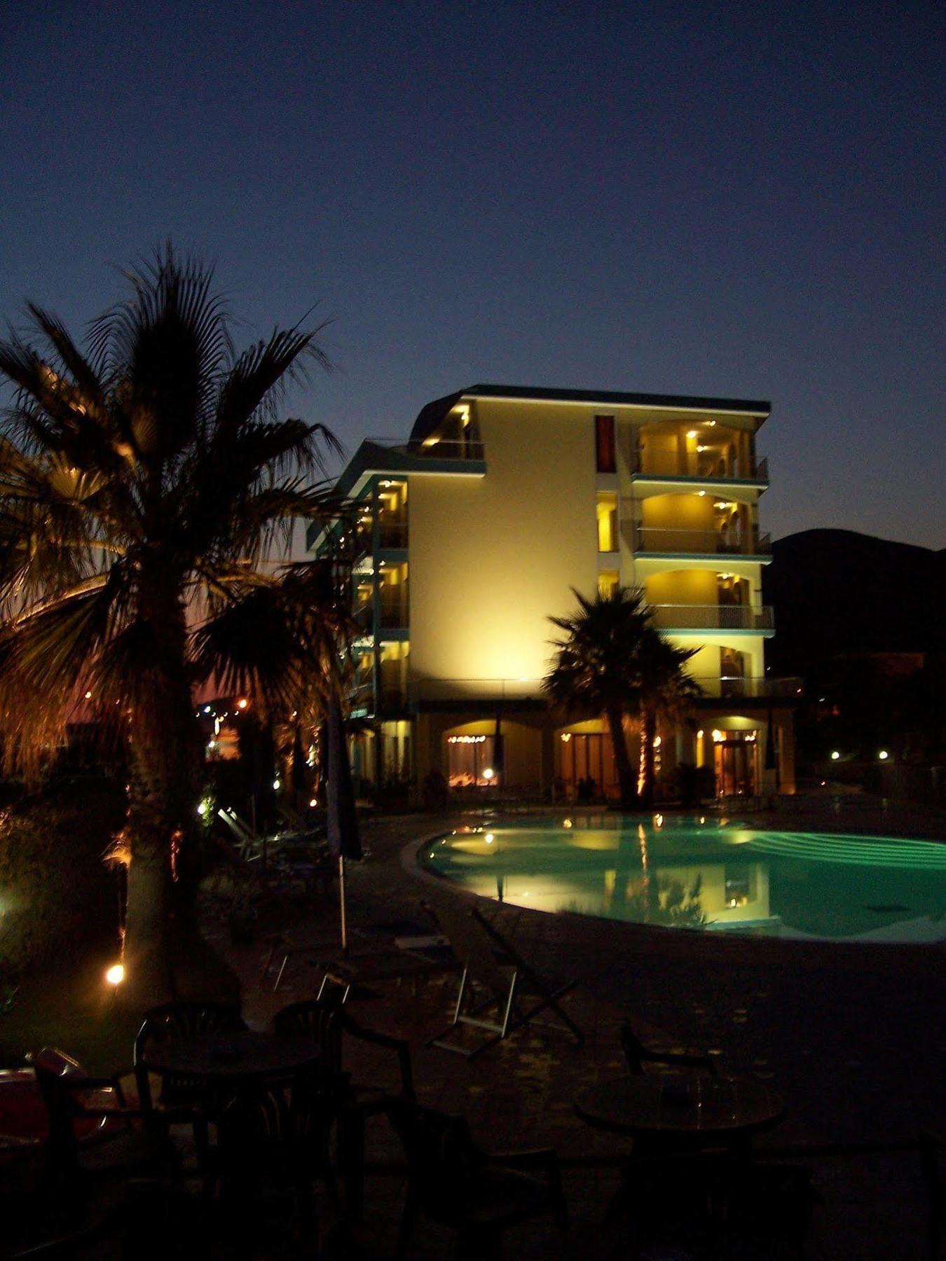 Meridian Hotel Guardia Piemontese Terme Exterior photo