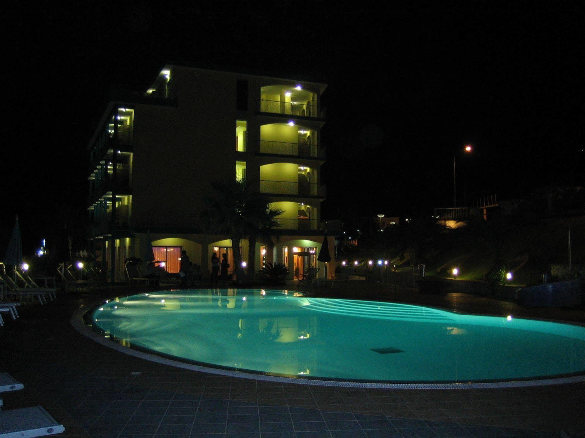 Meridian Hotel Guardia Piemontese Terme Exterior photo