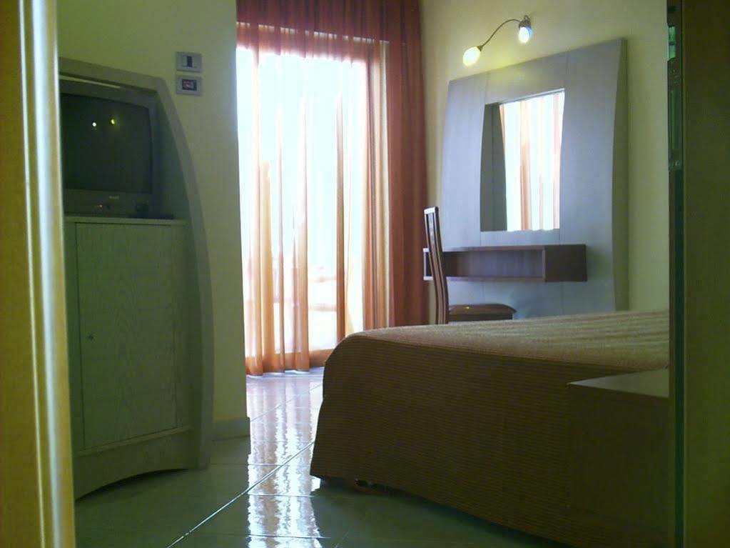 Meridian Hotel Guardia Piemontese Terme Exterior photo